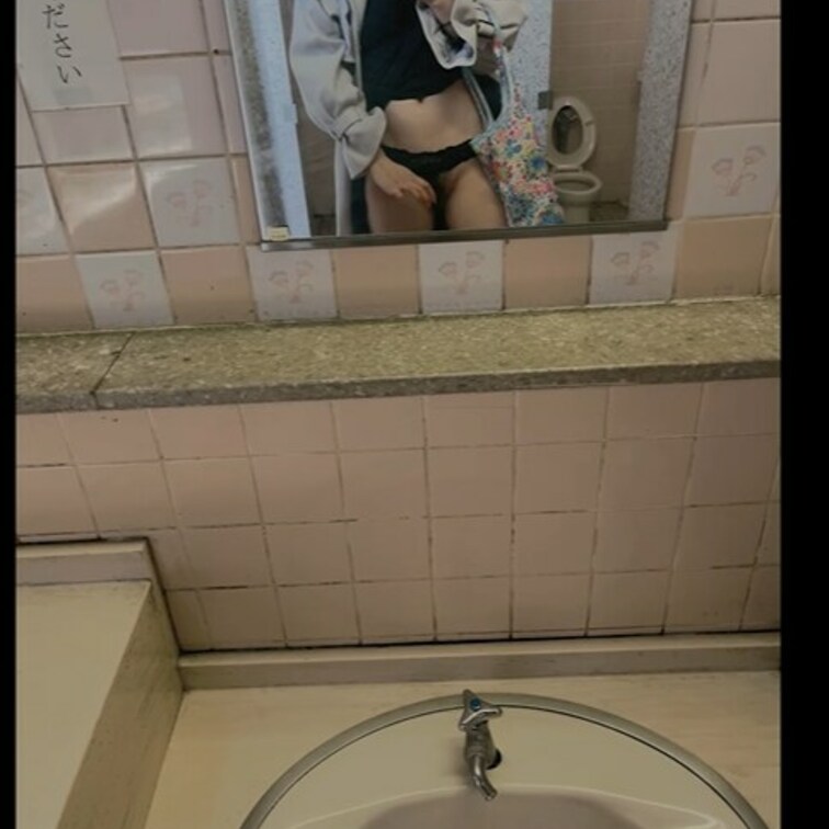 公園のトイレで変態野外露出痴女してきました☆