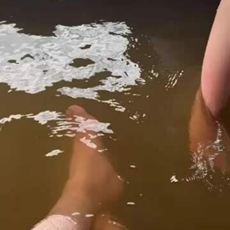 足湯大好き💕
でも正面がに座ってくれる人がなかなかいません😭
何故？