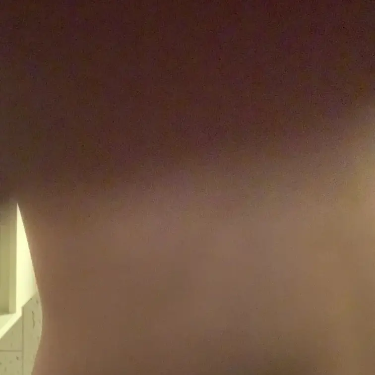 擬似バックで下からおっぱいを撮影しました☺️