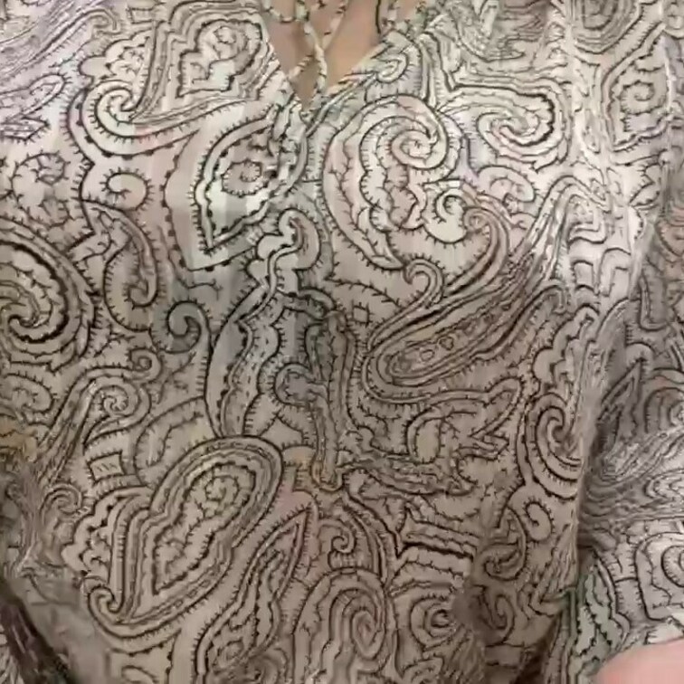 今度は家具売場で
カップレスブラ露出
自撮りする巨乳OL
家具売場は人が少ない