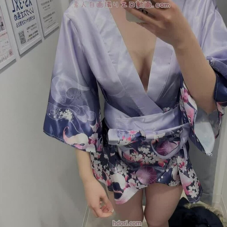 お店の試着室でノーブラで来てみたよ☆
