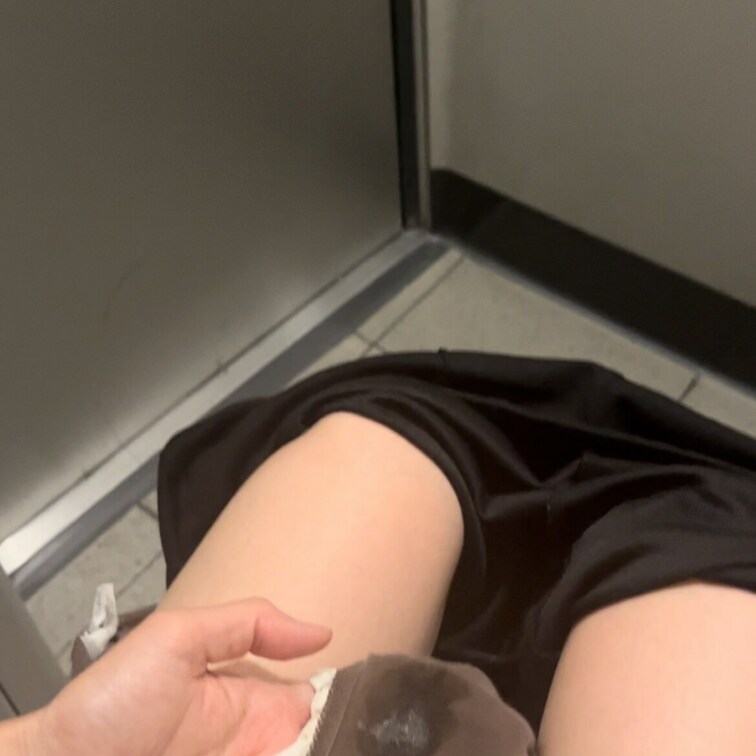 いま新幹線の中でえっちな動画や写真を投稿してて【クリちゃんヒクヒクするのとか🫣///】アップしたらすごくいいね❤️とかコ