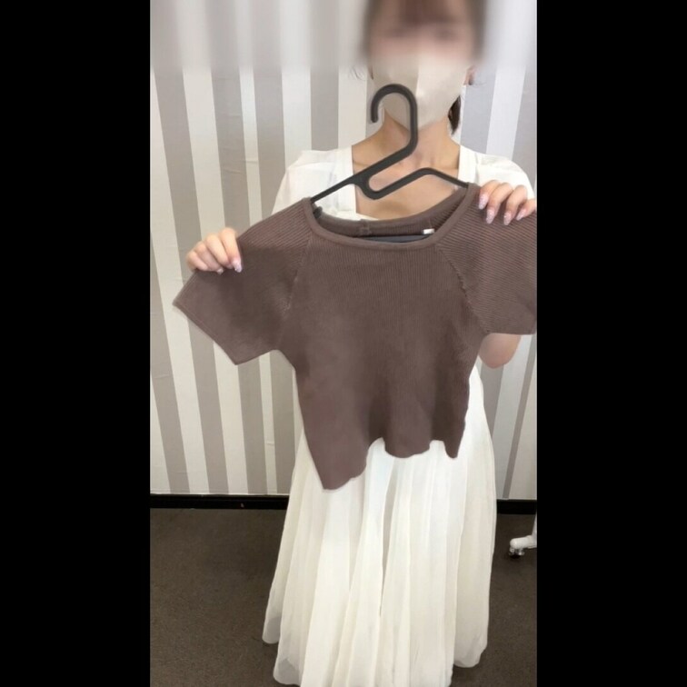 本編はこちら→
胸ちら05 ■レア■乳首モロ ライブ販売ロープレ 準備オフショット
・本作品