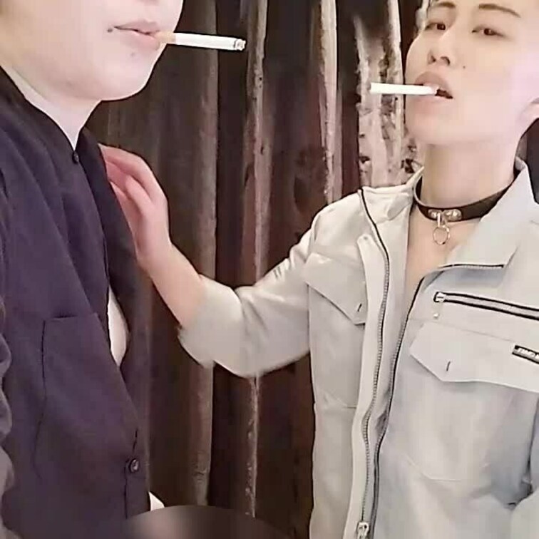 レズビアンSMプラン限定動画❤️
シガーキスとオフショットをお届け❤️
お茶目な桔梗女王様とsubのレディM❤️