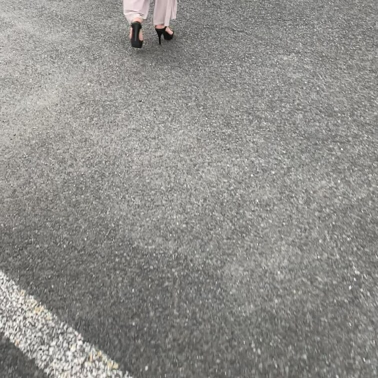 むちむちdeens妻の歩行ムービー　なかなか長時間は難しいです♪ 
