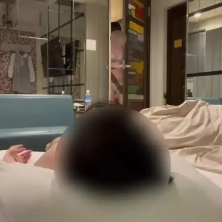 20歳のかわいい女子大生。学校終わりの蒸れた股間で匂い責め。お尻の穴が蒸れてて臭かったです。