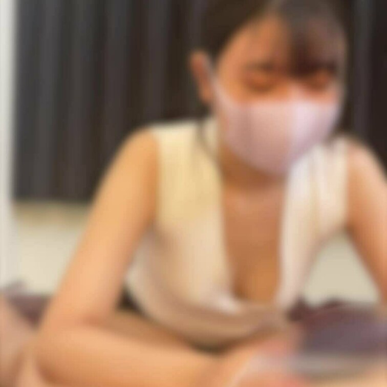 紙パンツを脱がしてくれる瞬間は何度体験しても嬉しいものですｗ

脱がそうとしてくれてるのにチンコが引っかかって慌てて