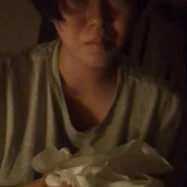 すっぴんで夜中に
ザーメンを口から出す動画です
苦いザーメンでした