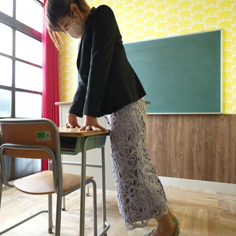 昔から憧れてた学校でのセックス🏫
学生の頃たまたま教室の机にクリが当たったときすっごく気持ちよくてそれ以降みんなが帰っ