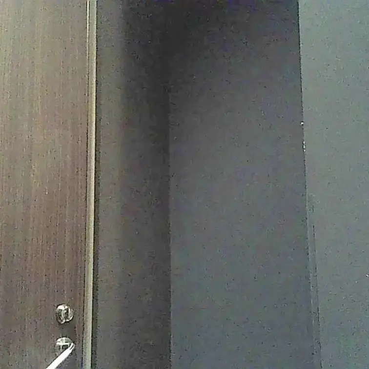 【顔出し 店員登場】ス●バのトイレに突撃。2アングル7名収録。
今回は美女が集まると噂のス●バのトイレに突撃してみました。
好評であれば続編や顔出し版も公開していきます。
顔用と絶景用の2アングルで、7名の痴態を収録。
おすすめは4人目の真っ赤な透け透けパンツの美女。
6人目の女子大生店員風です。おまんこ丸出しで何度もティッシュでゴシゴシ擦ります。
どの子も可愛いのでお楽しみに。