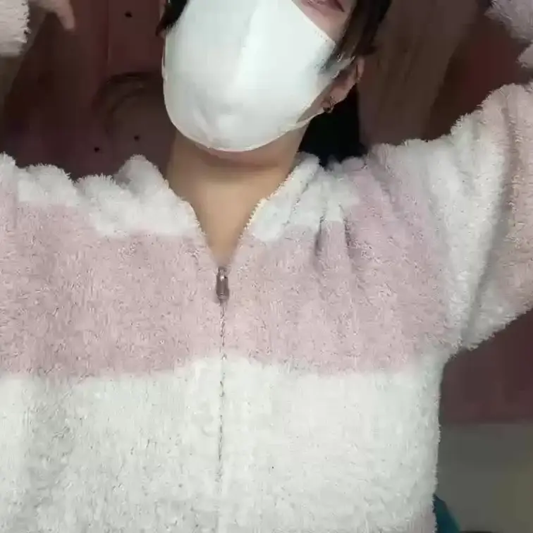 【みれい 20 歳】

みれいさんのライブ配信動画です
生ライブ配信だと、1 回の有料配信を視聴すると、おおよそ平