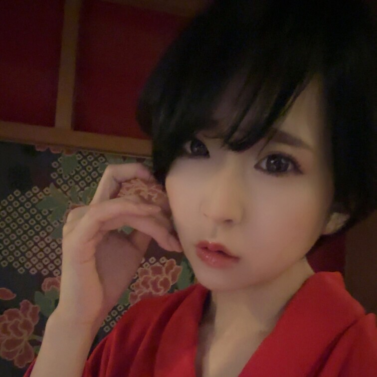 一瞬働いたキャバクラの和服イベントの時の自撮りを発掘したよ(´ฅωฅ`)♡
行きつけのキャバクラにらぷらぷがいたら指名
