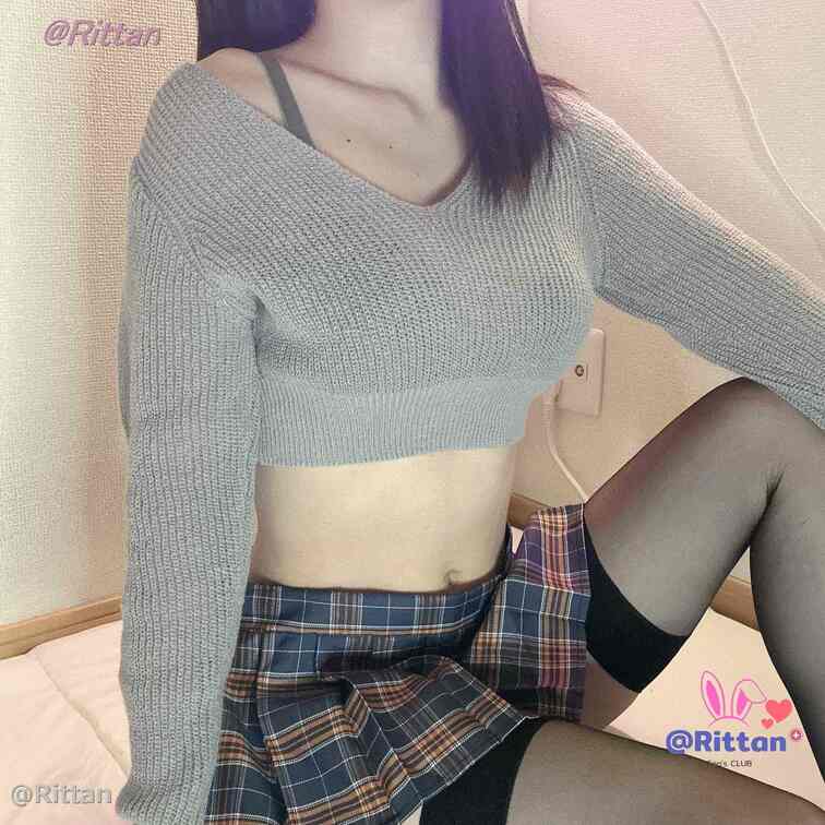 ミニスカxへそ出しニットはつよいよね笑