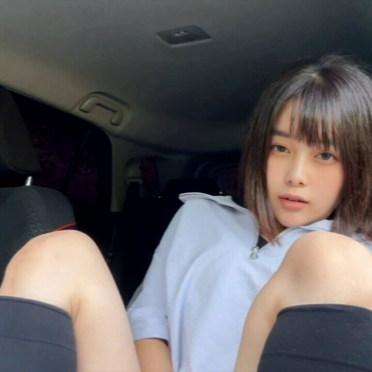 【ファン限定フル動画】🎁

【車内オナニー】愛液がいっぱいでました。
誰か車の中で一緒にシませんか？

