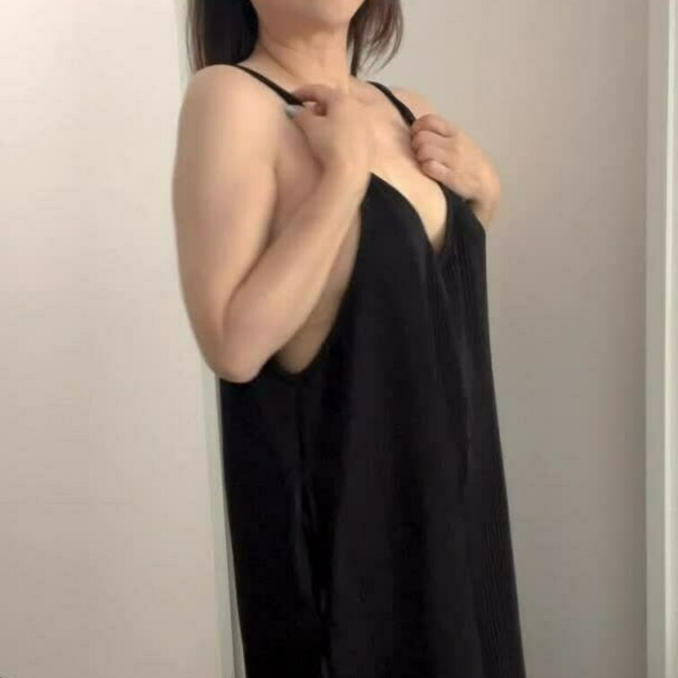 きゃっ！脱げちゃった！🫣
🩷とコメントちょうだいね🤭
プランに入ると見られます😘