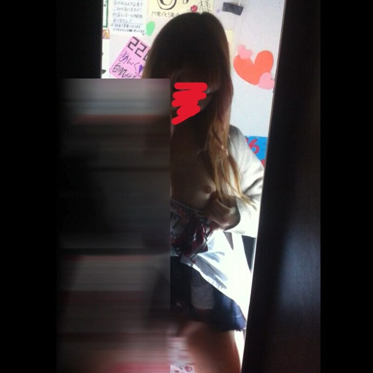 昔の映像なので画質が悪いですが当店見学クラブの様子をお届けします！

ピチピチの○○○がマジックミラー越しに色々見せ