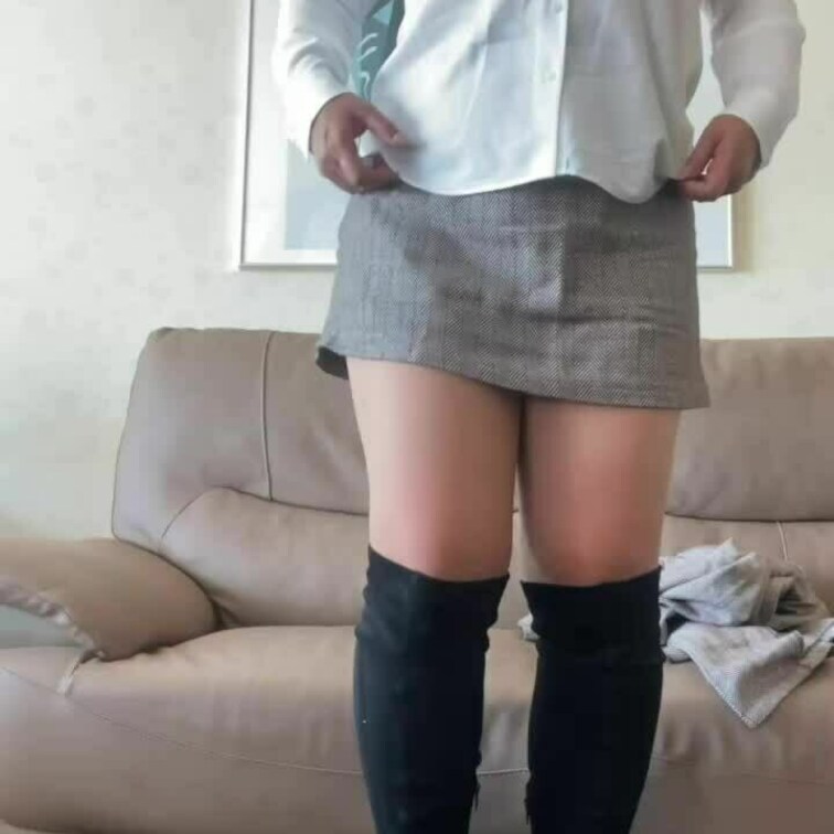 スカート脱いじゃお　🍑尻ムービー