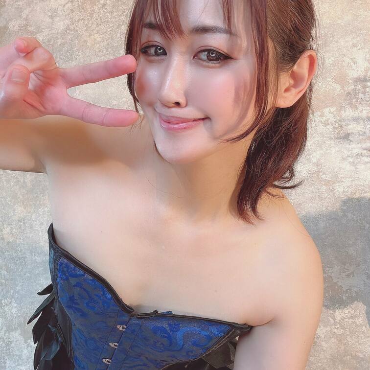 あーぁ…
疲れちゃったよ😓
今日はお仕事で何人もの男の子たちにからかわれて
めっちゃ腹立っちゃいました💢
なんで