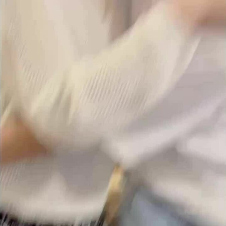 ○○○より年下の20代前半の2人とベロキス
