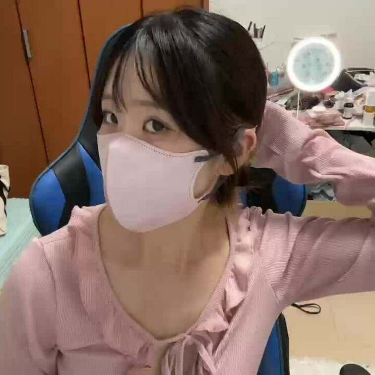 【いのり 20 歳】

いのりさんのライブ配信動画です
生配信 だと、1 回の有料配信を視聴すると、おおよそ平均 