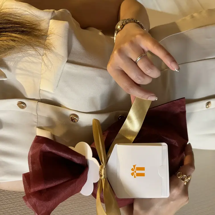 ファンから誕生日に化粧品頂きました♡
これからも頑張ります🔥
今回早速使ってえちえち動画撮ったので
お楽しみに🤤