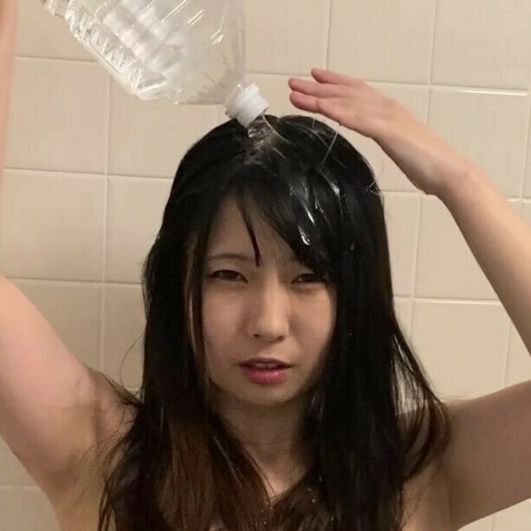 ⚠️【豪華VIP見放題∞】プランに含まれています。

全裸でローションを頭からかぶり、髪をとかします。