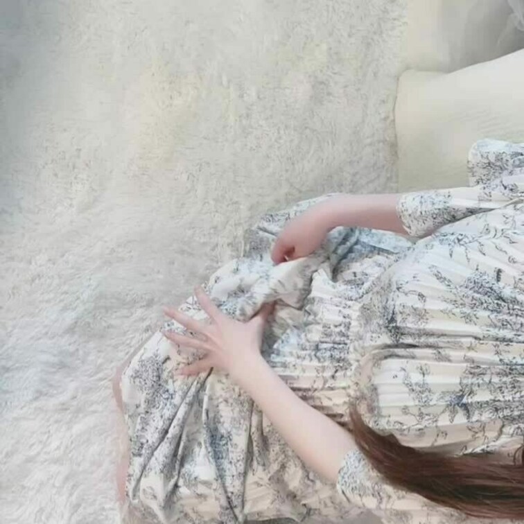 ノーパンスカートめくり♡
前も後ろも…見てね///