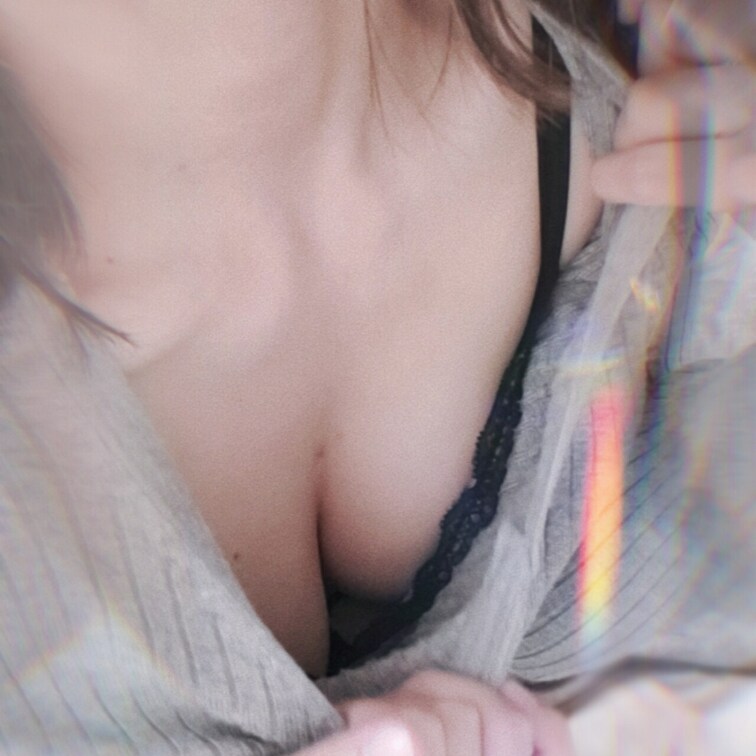 え?!さっき、さくらの服の中に虫が入ったの??(；＿；)取ってー〜💦💦

⋆┈┈┈┈┈┈┈┈┈┈┈┈┈┈┈⋆

