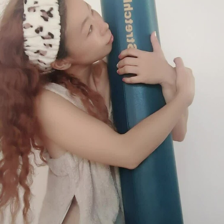 ノーパンストレッチポール♡　ぐいぐい当るから　よーーくほぐれるの。きもちぃこと大好き！
