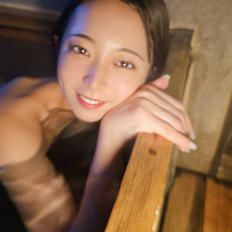 グラビアアイドル✨白崎えりか✨公式サイトです！
白崎えりかの魅力はもちろんのこと
有料プランではあんな姿こんな姿を