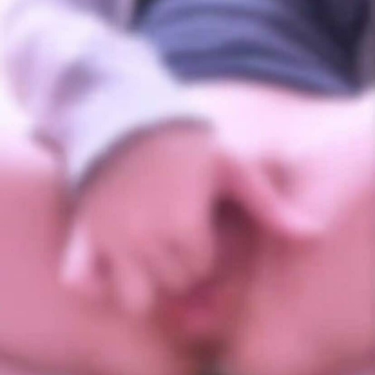 性欲溜まりすぎてムラムラだったから…
家に着いてすぐにぐちゅぐちゅおまんこに指を…///

えっちなおなにーで声出