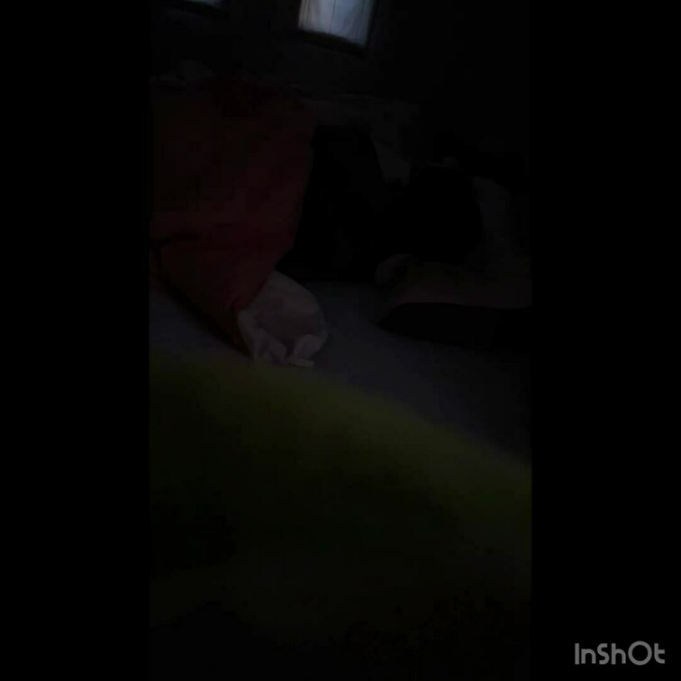 営み動画です。
暗いですが、手で扱かれて、入れたらすぐに逝っちゃいました😅