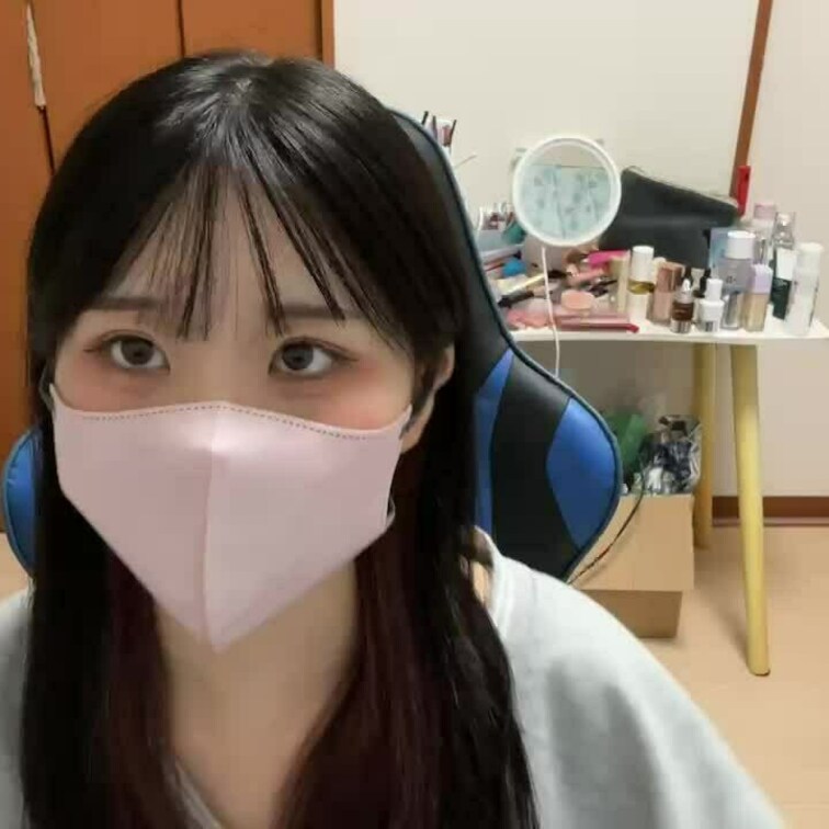 【いのり 20 歳】

いのりさんのライブ配信動画です
生配信 だと、1 回の有料配信を視聴すると、おおよそ平均 