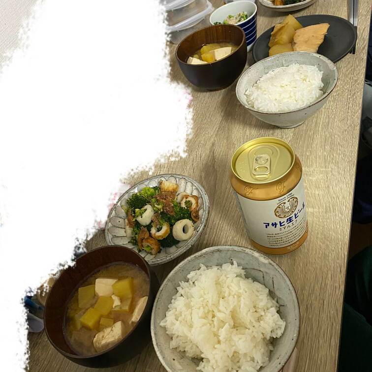 この前のお休みは結局3回してお昼寝して気づいたら夜でした⭐️
お家ご飯した。
私のメインおかずが無いって座ってから気