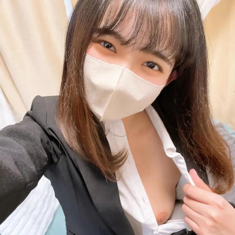 こんばんかなです(՞•-•՞)
OLさんとかは好きですか？？

何かやって欲しい態勢とか服とかあったら教えて欲しい