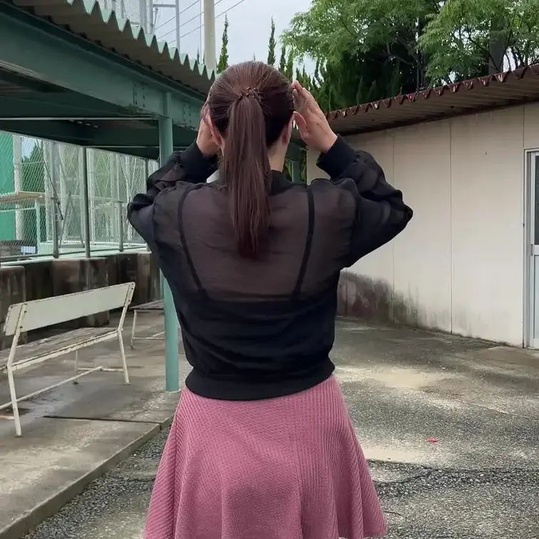 今日はミニスカでお出かけ奥さん