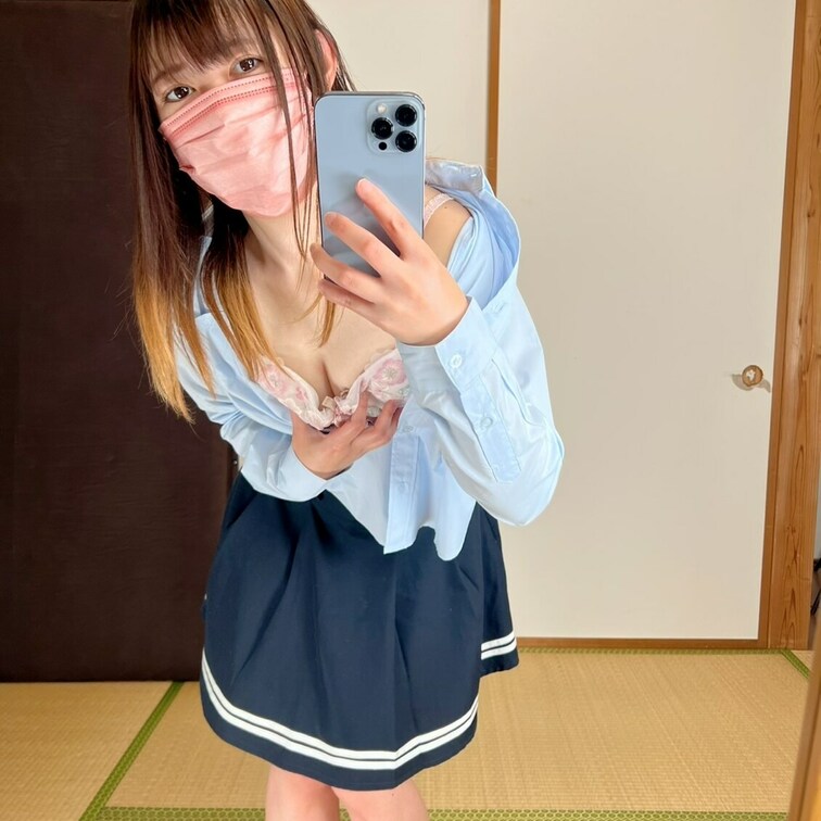 おそようございます🥱
頑張って作った谷間です😐