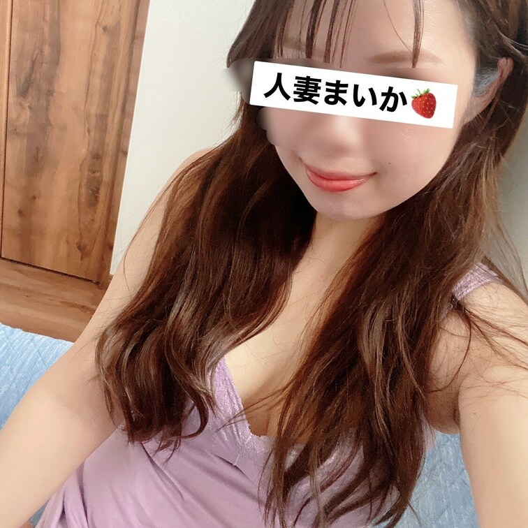 「おはよう☺️ねぇ…ムラムラしてきちゃった…ダメ？🥺🍓🩷」って甘えてイチャイチャSEXしてくれる？🥹😳❤️