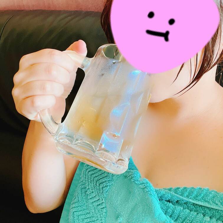 昨日は海辺が見渡せるホテルに連れて行ってもらいました。
まずは目隠しして窓辺につれていかれてオナニー指示。目隠しさ