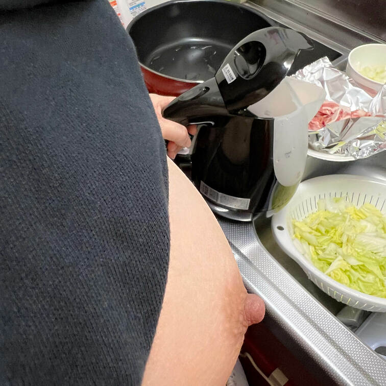 昨晩の晩飯を用意している嫁ちゃんを撮影🫣❤️

夜には動画も投稿しますのでお楽しみに🥰❤️