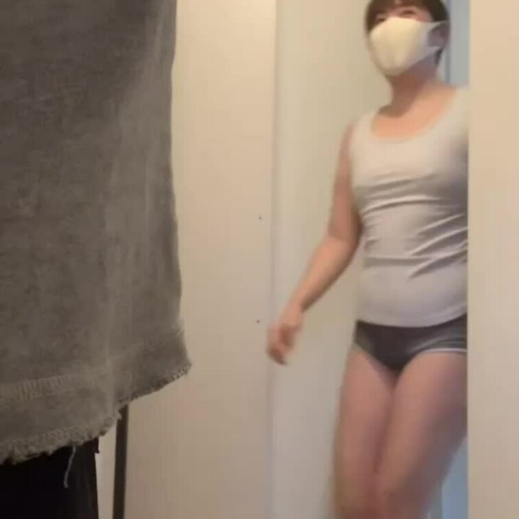 彼女が某出前系を呼んだ時の報告を受けた私が我慢できなくなって作ったイメージ動画です。
実際この服装で本当に出ています。