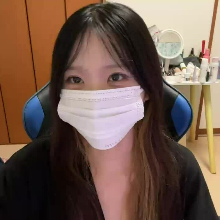 【いのり 20 歳】

いのりさんのライブ配信動画です
生配信 だと、1 回の有料配信を視聴すると、おおよそ平均 