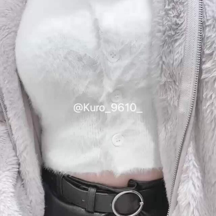 お外で乳首見せつける動画 ♡