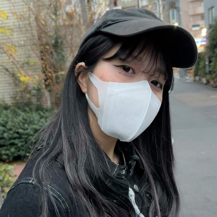 #233【ARISA 23歳】
今回ストリートスナップに協力してくれたのは、黒でまとめたコーデが素敵なARISAちゃん