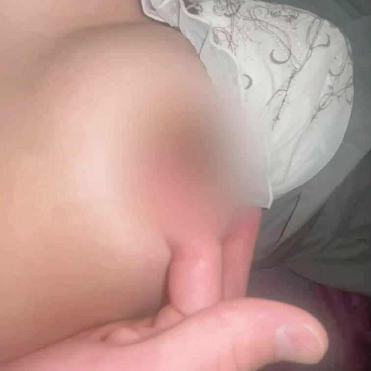 唾液たっぷりつけて乳首弄ると凄く感じちゃう嫁です😁