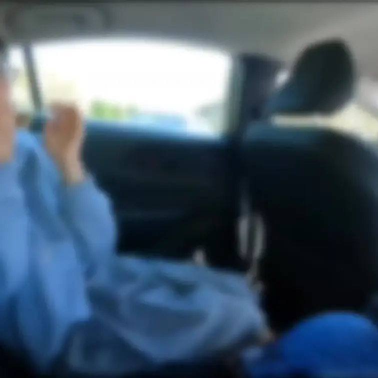 18歳メガネっ娘フリーター 車内フェラ抜き　ごっくんシーン。　
サンプルなので全部モザイクブラーしてます。