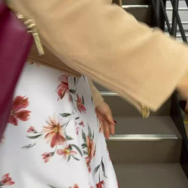 ローアングルで人妻の後をつけていったらこんな感じです📸