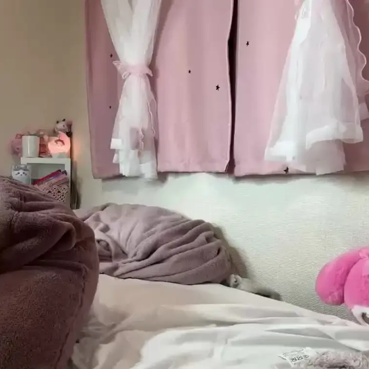 【みれい 20 歳】

みれいさんのライブ配信動画です
生ライブ配信だと、1 回の有料配信を視聴すると、おおよそ平