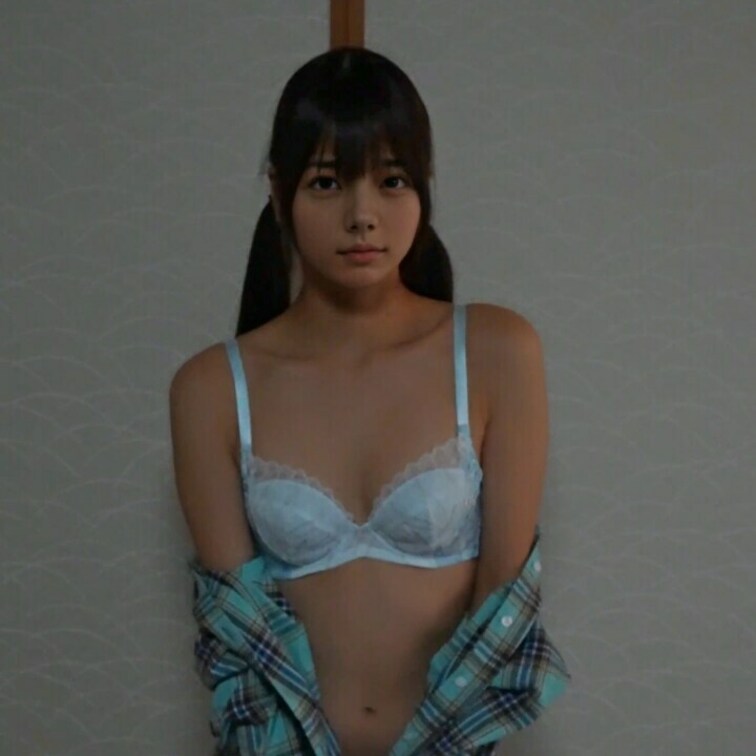 右上の「いいね❤️」を押してから見てくれると嬉しいな☺️

つなぎのお着替え😳