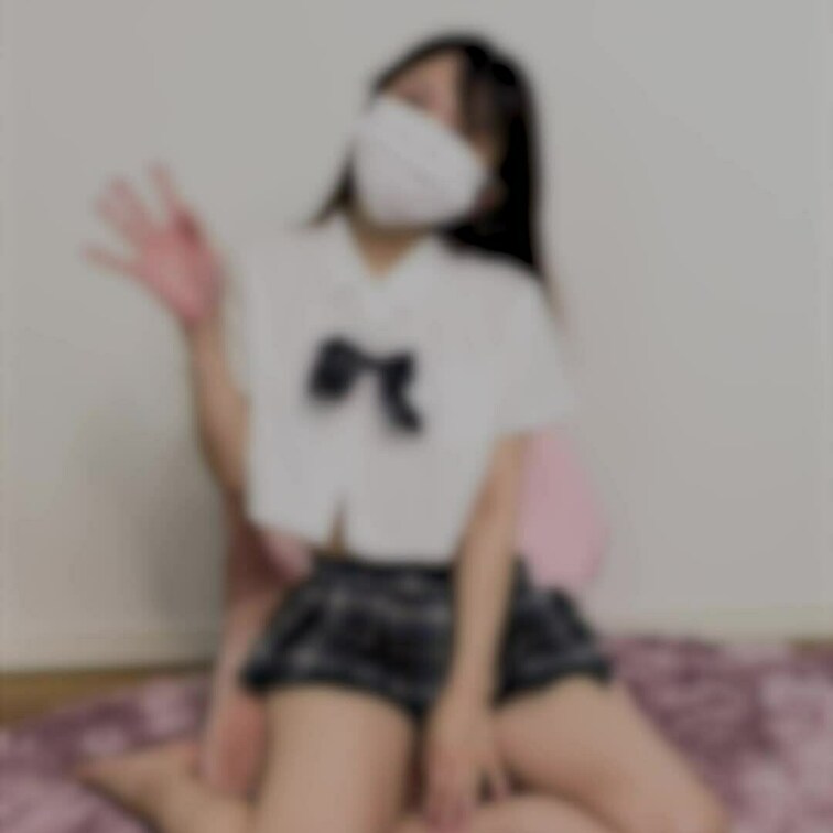 本日出勤、元グラビアのまきちゃんがエッチな制服姿でえちえちなおなにーをしてくれました💕
貴方ならどう遊んでくれますか？